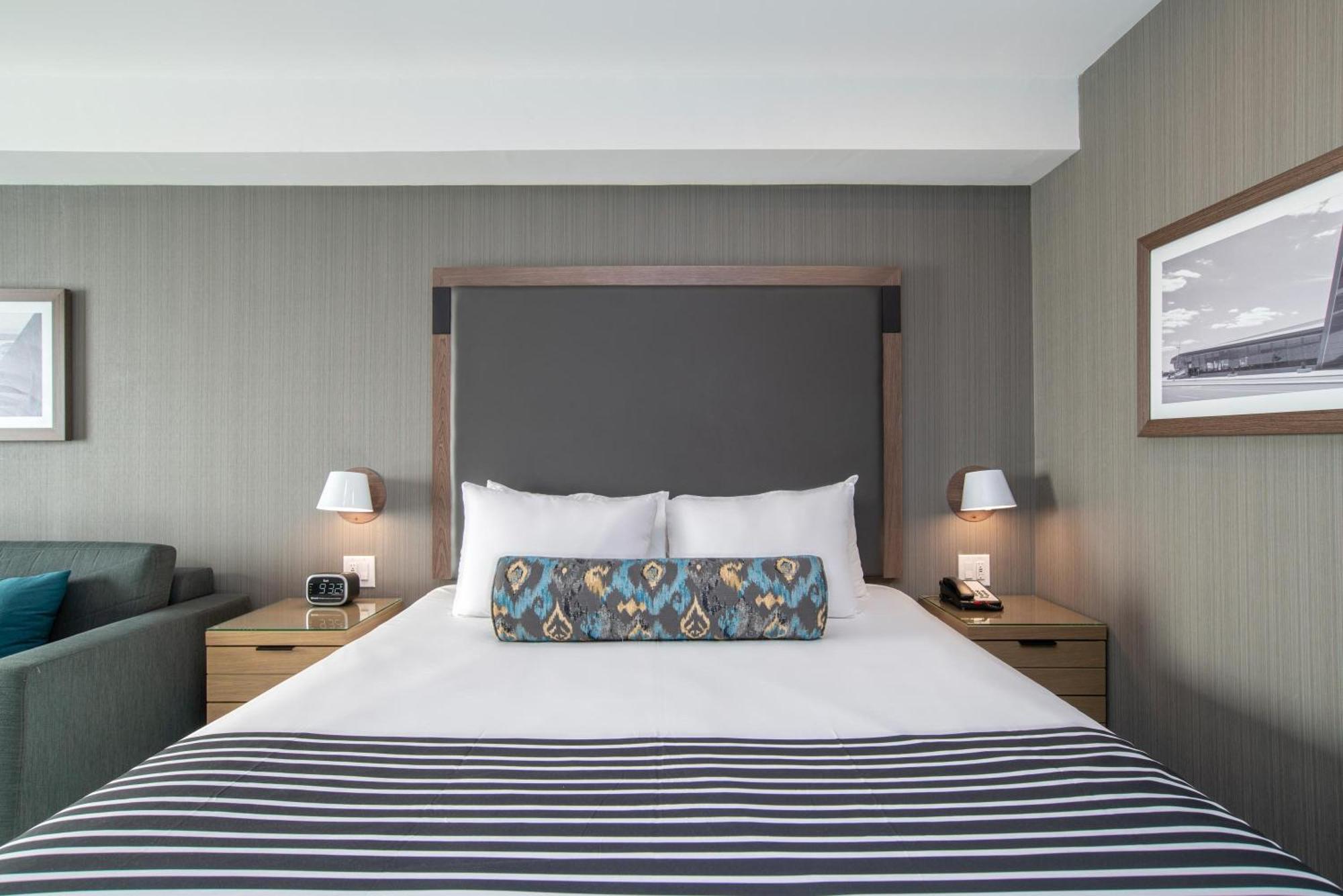 Sandman Signature Ottawa Airport Hotel Extérieur photo
